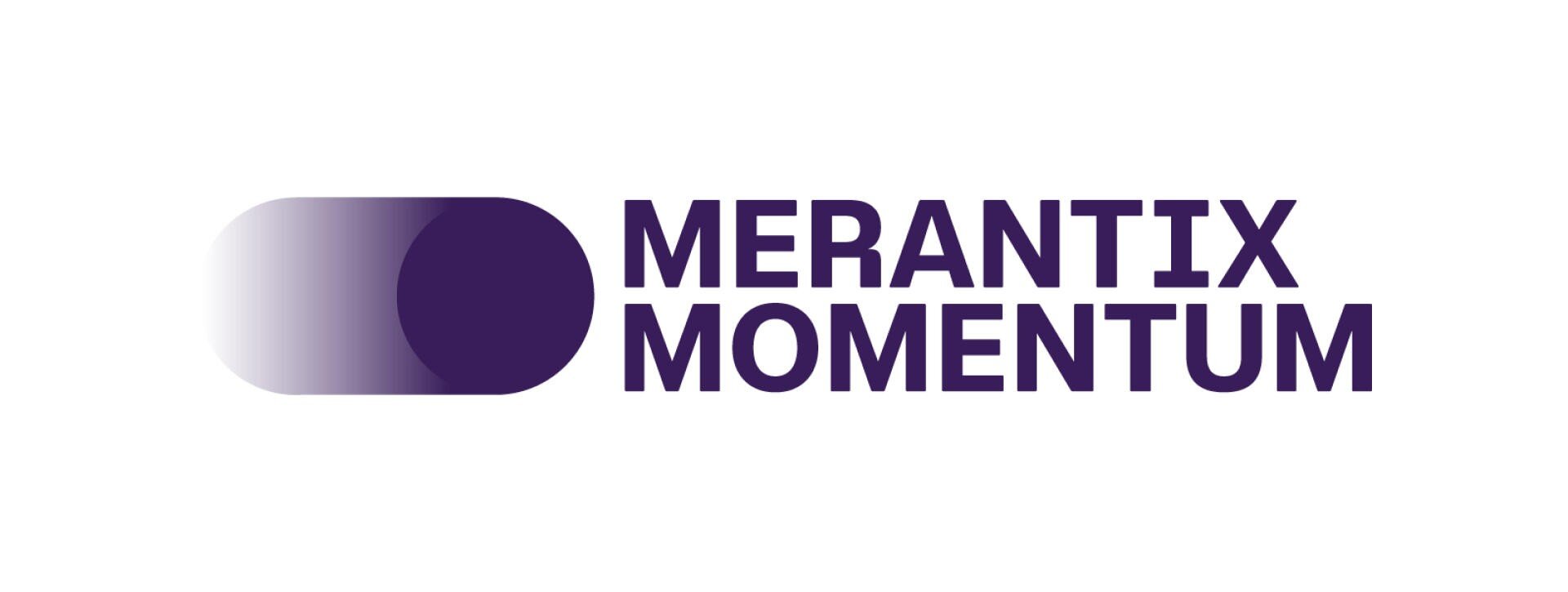Das Logo zeigt eine Kapselform mit violettem Farbverlauf, gefolgt von den Worten MERANTIX MOMENTUM in fetten, violetten Großbuchstaben auf weißem Hintergrund.