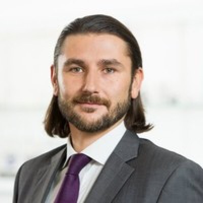 Table Captain: Dr. Marius Lakomiec